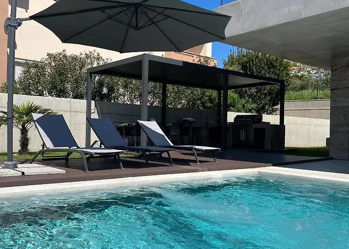 Besca With Heated Infinity Pool Villa Baška