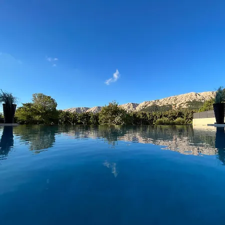 Besca With Heated Infinity Pool Baska (Krk)