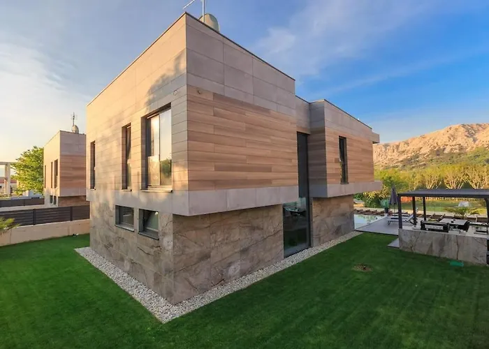 Villa Besca With Heated Infinity Pool