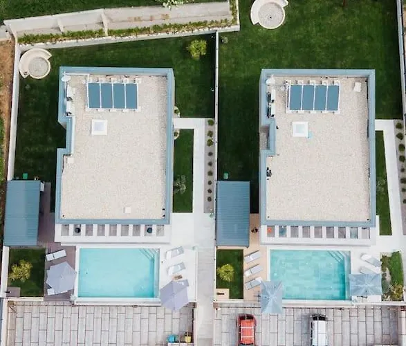 Besca With Heated Infinity Pool Baška