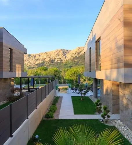 Besca With Heated Infinity Pool Villa