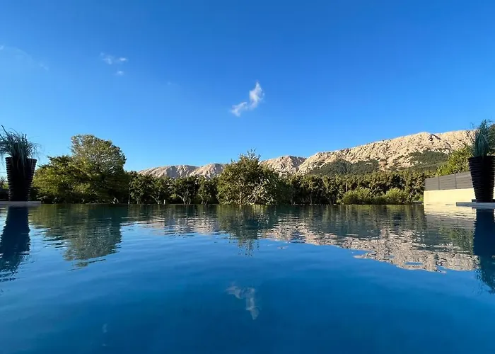 Besca With Heated Infinity Pool Baška