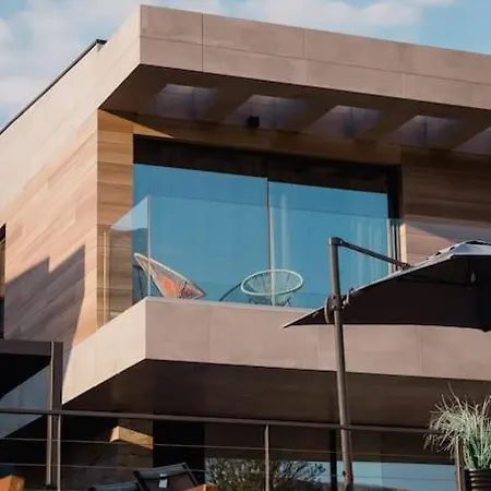 Besca With Heated Infinity Pool Βίλα *