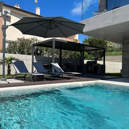 Besca With Heated Infinity Pool Βίλα Baška