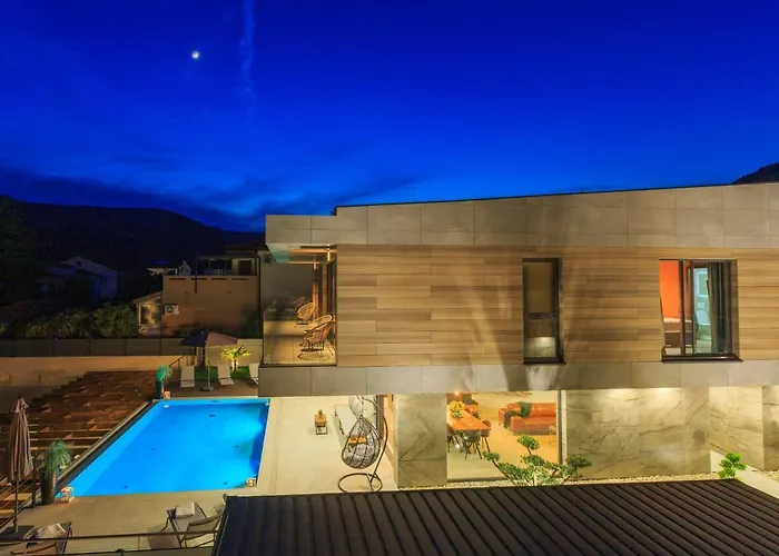 Besca With Heated Infinity Pool Vila