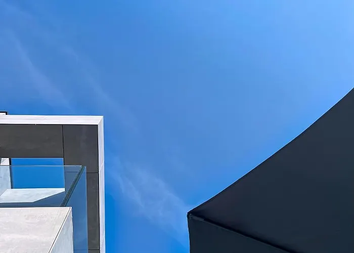 Besca With Heated Infinity Pool Vila